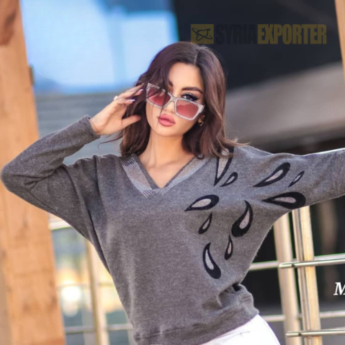 بلوزة صوفية بياقة V